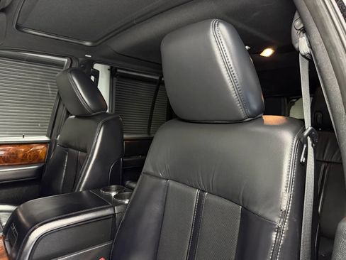 Used 2017 Lincoln Navigator L Select RWD image 31
