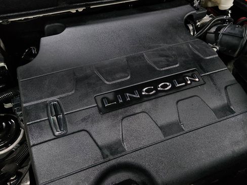 Used 2018 Lincoln MKX Reserve w/ Driver Assistance Package image 50