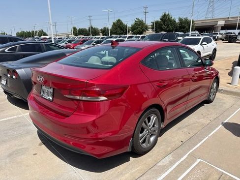 Used 2017 Hyundai Elantra SE w/ SE A/T Tech Package 03 FWD image 3