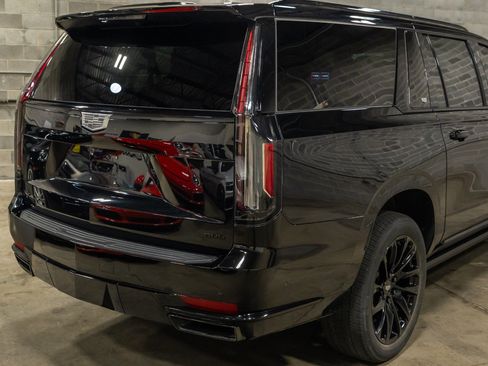 Used 2023 Cadillac Escalade ESV Sport Platinum w/ LPO, ONYX Package AWD/4WD image 21