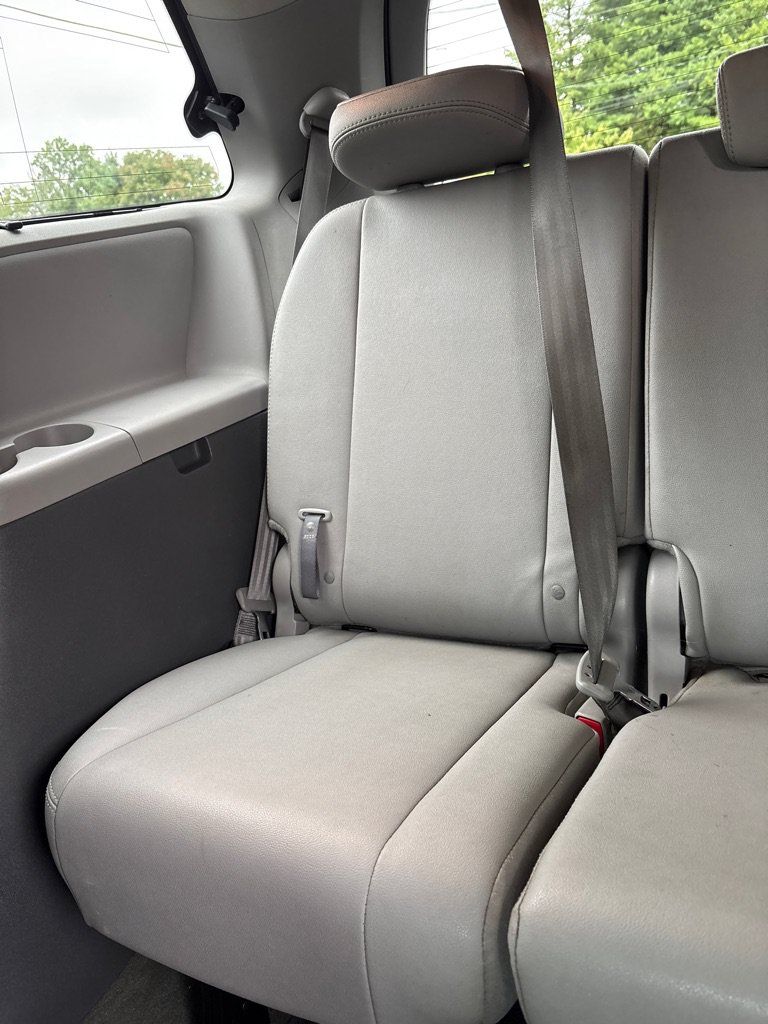 Used 2017 Toyota Sienna XLE Premium AWD/4WD image 26