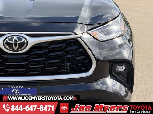 Used 2022 Toyota Highlander LE image 4