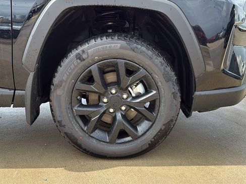 Certified 2025 Toyota RAV4 LE image 33