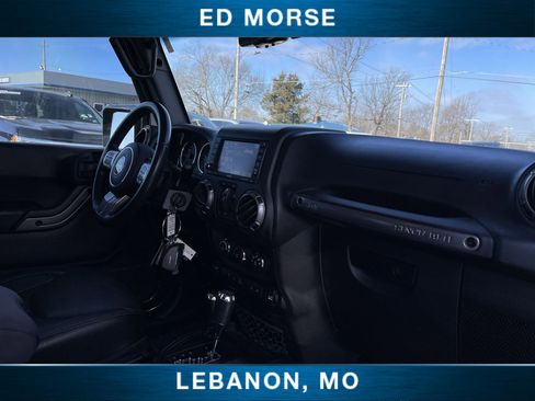 Used 2018 Jeep Wrangler Unlimited Sahara image 25