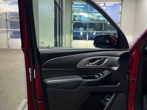 Used 2019 Chevrolet Traverse LT image 19