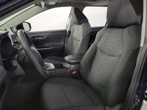 Used 2025 Toyota RAV4 XLE w/ Convenience Package FWD image 14