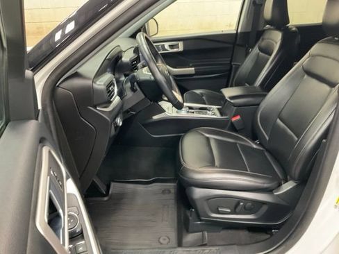 Used 2024 Ford Explorer XLT w/ Equipment Group 202A AWD/4WD image 8