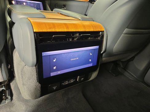 Used 2023 Jeep Grand Wagoneer L Series II w/ Premium Group II image 35