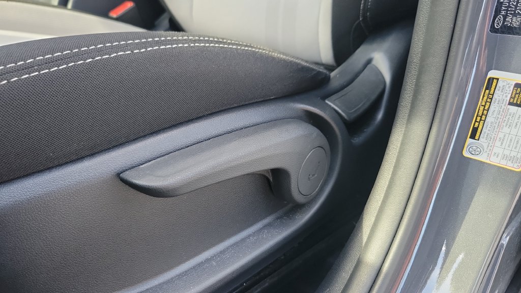 Certified 2023 Hyundai Venue SEL FWD image 17