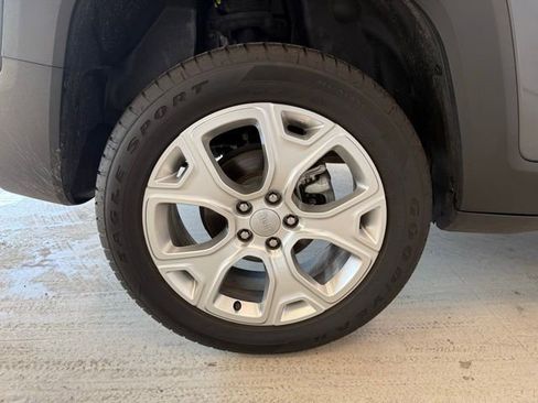 Used 2022 Jeep Renegade Limited AWD/4WD image 32