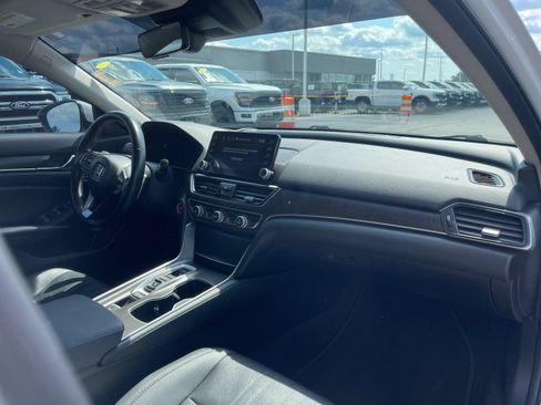 Used 2020 Honda Accord Touring image 17