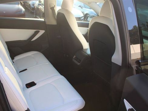 Used 2021 Tesla Model Y Long Range AWD/4WD image 11