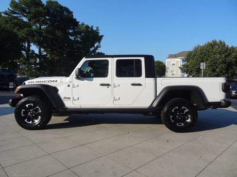 Used 2026 Jeep Gladiator Rubicon AWD/4WD image 7