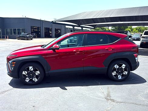 Used 2025 Hyundai Kona SEL FWD image 2