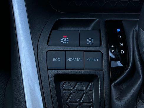 Used 2025 Toyota RAV4 XLE image 24