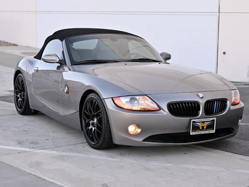Used 2004 BMW Z4 3.0i RWD image 8