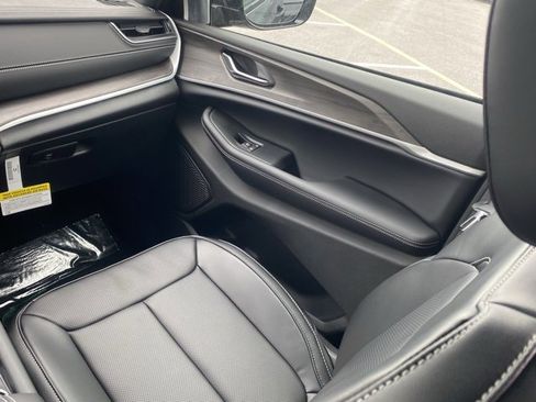 New 2025 Jeep Grand Cherokee Limited image 34