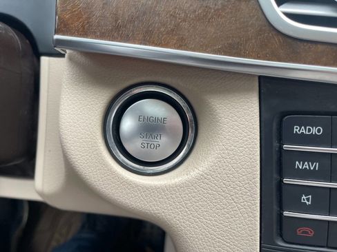 Used 2016 Mercedes-Benz E 350 E 350 4MATIC AWD 4dr Sedan image 36