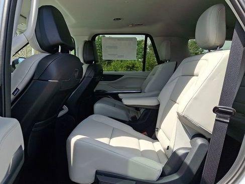 New 2026 Lincoln Navigator Premiere AWD/4WD image 5