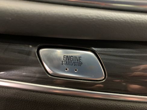 Used 2022 Buick Enclave Essence image 13
