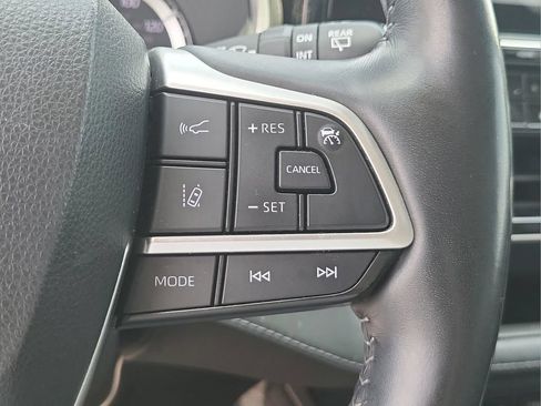 Used 2022 Toyota Highlander Limited FWD image 10