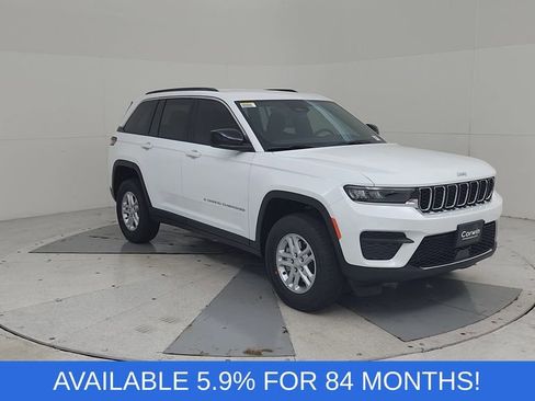 New 2025 Jeep Grand Cherokee Laredo image 3