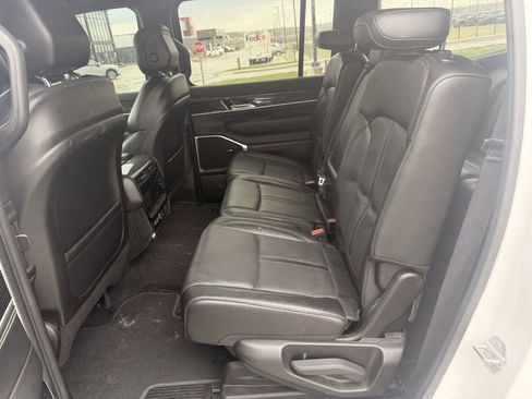 Used 2022 Jeep Wagoneer Series II image 6