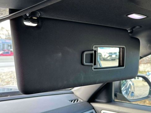 Certified 2022 Volkswagen Atlas Cross Sport SE image 29