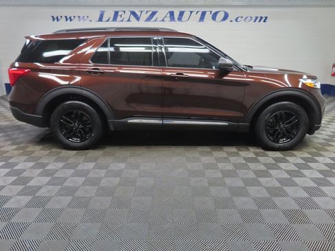 Used 2020 Ford Explorer XLT w/ Equipment Group 202A image 2