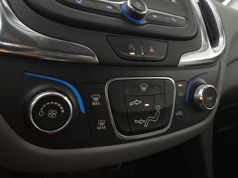 Certified 2022 Chevrolet Equinox LS w/ LS Convenience Package image 28