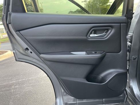 Used 2024 Nissan Rogue SL AWD/4WD image 11