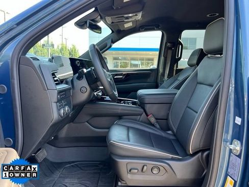 Used 2025 Chevrolet Suburban Premier AWD/4WD image 21