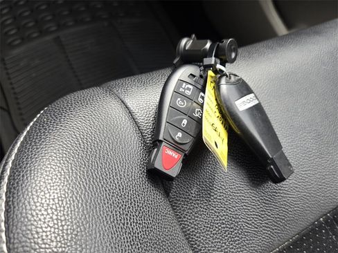 Used 2018 Dodge Grand Caravan SXT image 22