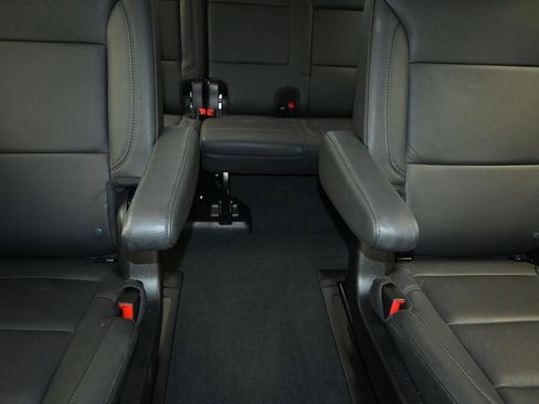 Used 2024 Chevrolet Tahoe Z71 w/ Luxury Package AWD/4WD image 27