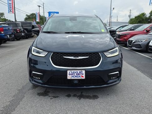 Used 2024 Chrysler Pacifica Limited FWD image 9