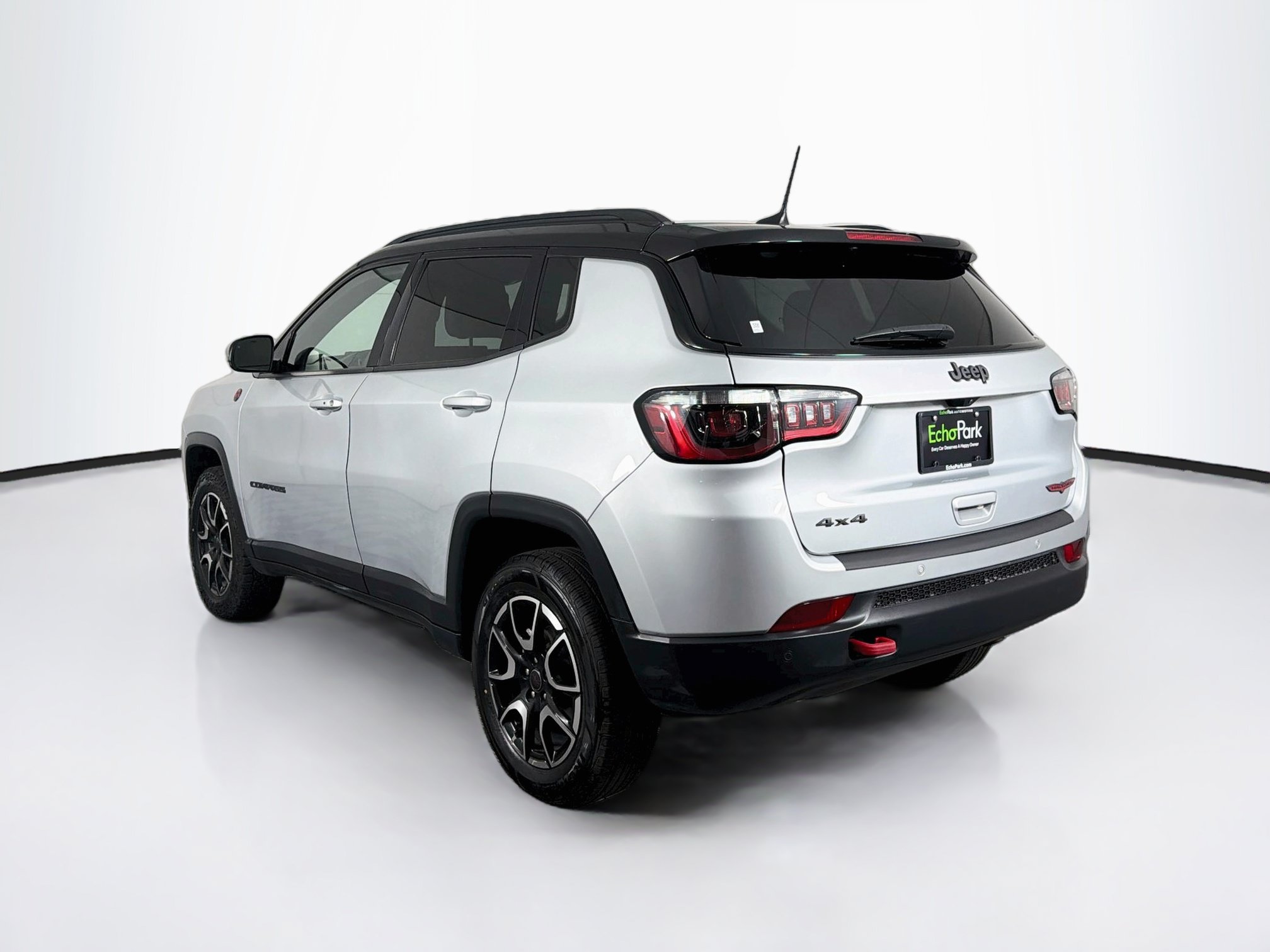 Used 2025 Jeep Compass Trailhawk AWD/4WD image 5