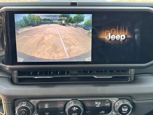 Used 2025 Jeep Wrangler Unlimited Rubicon AWD/4WD image 30
