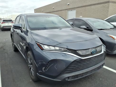 Used 2021 Toyota Venza LE w/ Carpet Mat Package (TMS) image 2