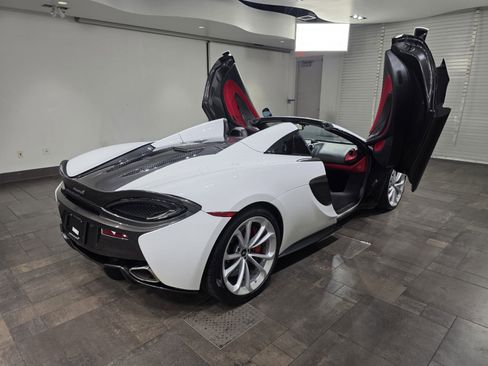 Used 2019 McLaren 570S Spider image 26