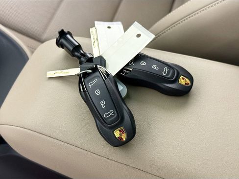 Used 2024 Porsche Macan 4 Electric AWD/4WD image 17