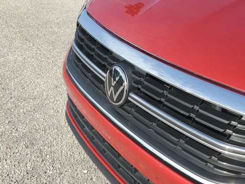 Certified 2024 Volkswagen Jetta SE w/ Panoramic Sunroof Package FWD image 10
