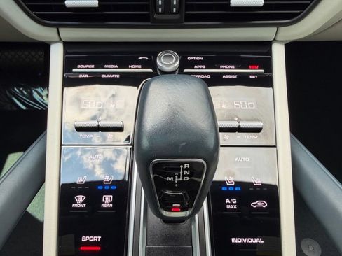 Used 2021 Porsche Cayenne AWD/4WD image 59