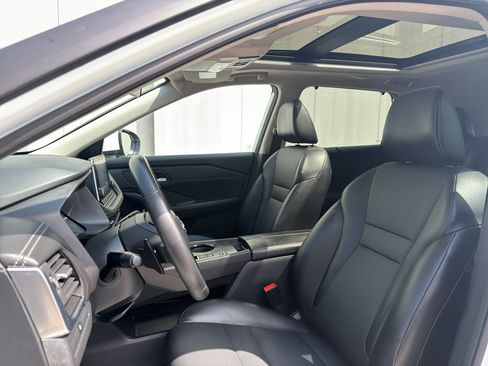 Certified 2025 Nissan Rogue SV w/ SV Premium Package FWD image 11