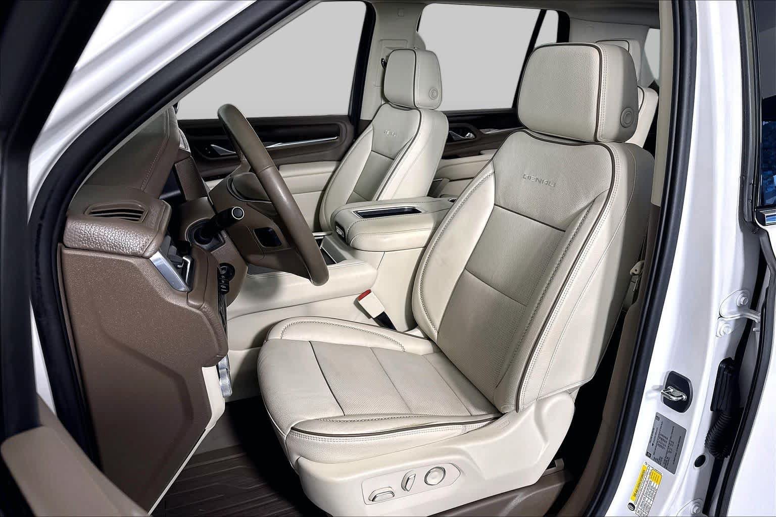 Used 2021 GMC Yukon Denali w/ Denali Premium Package RWD image 8