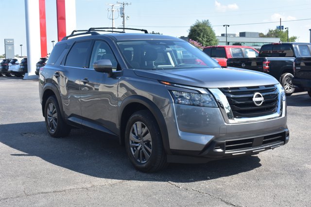 Used 2025 Nissan Pathfinder SV w/ SV Premium Package AWD/4WD image 3