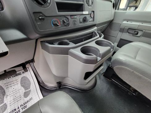 Used 2022 Ford E-350 and Econoline 350 Super Duty image 19