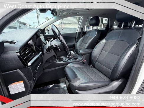 Used 2020 Kia Niro Touring FWD image 6