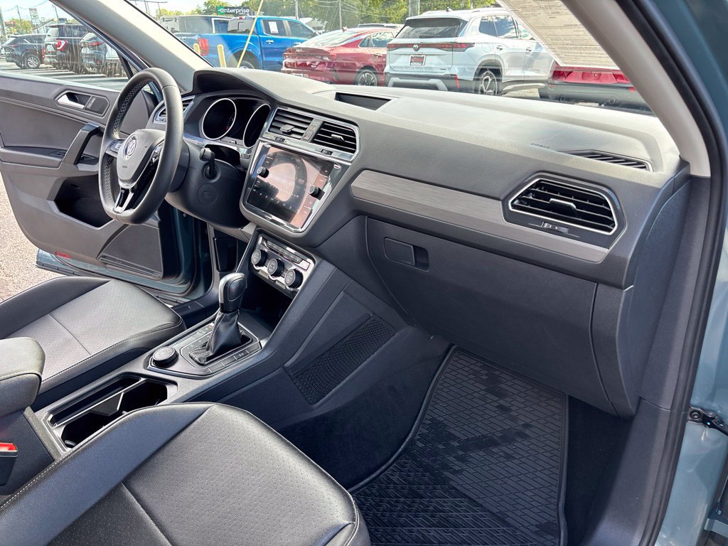 Used 2021 Volkswagen Tiguan SE w/ Panoramic Sunroof Package AWD/4WD image 41