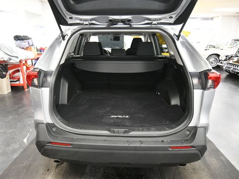 Used 2021 Toyota RAV4 LE w/ Carpet Mat Package (TMS) AWD/4WD image 22