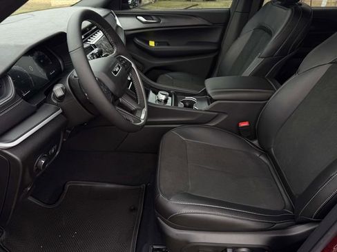 New 2025 Jeep Grand Cherokee Altitude image 20